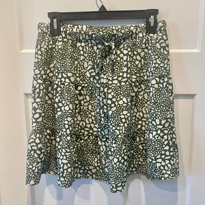 Vero Moda Graycen Skirt, NWOT, M, Olive Green/Cream abstract print Mini
